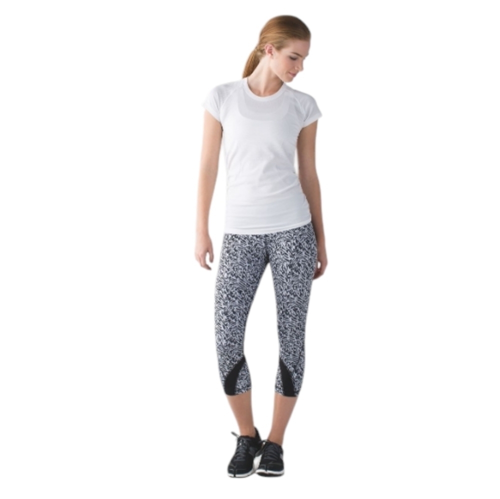 Lululemon Inspire Crop II All Full-On Luxtreme Black White Animal Print Size 6